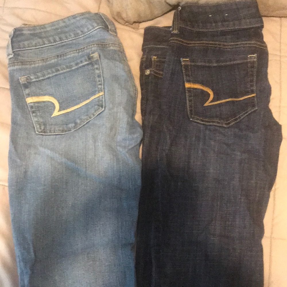 Light and dark American eagle cropped jeans